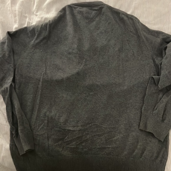 Tommy Hilfiger Grey V-Neck Sweater (L) - Picture 3 of 3